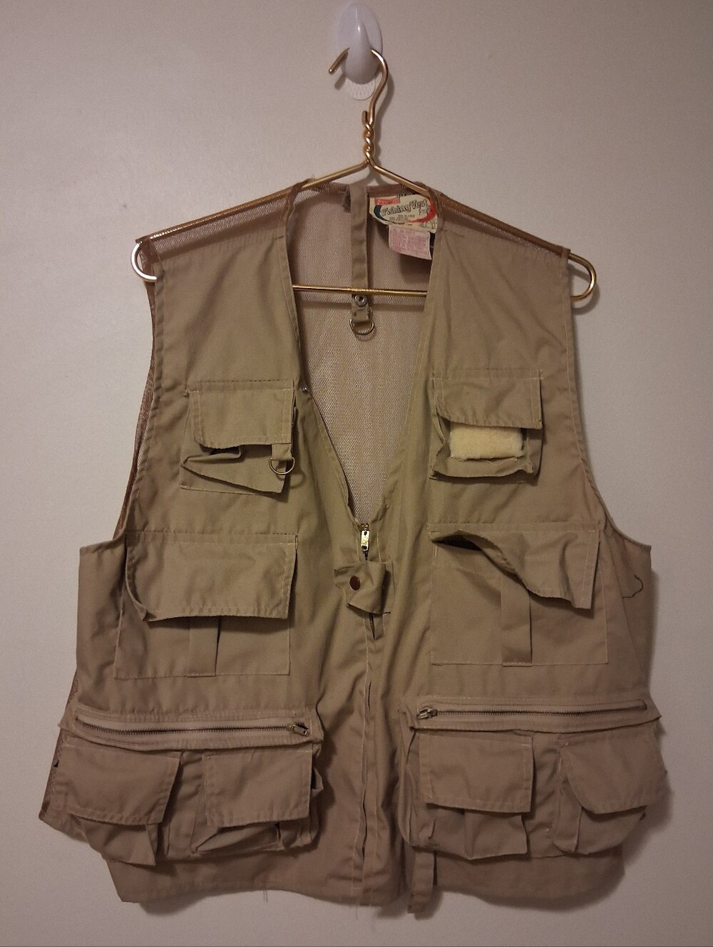 Vintage World Famous Tan Fishing Vest Mesh Back Size Large Gorp Style